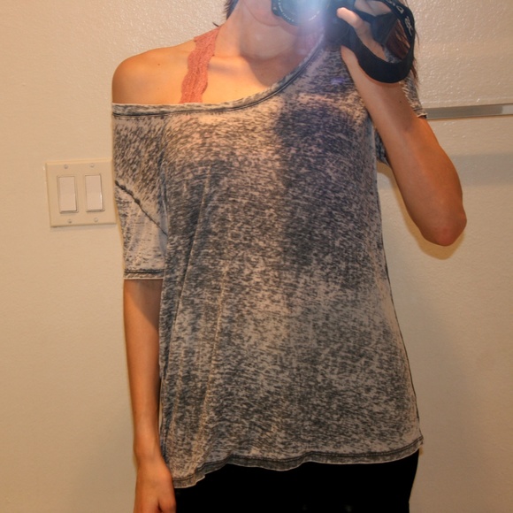 Gray top - Picture 3 of 4